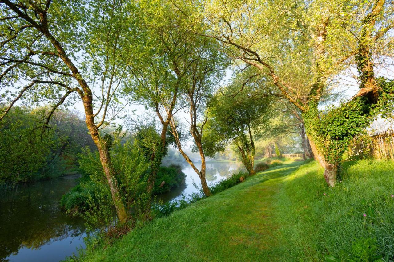 Grampound Our Goldfinch 1- Sleeps 2 Persons- Private Hot Tub-Pet Friendly-Tranquil Holiday Away From It All Yet Not Far From St Austell- The Holiday Home Has One Bedroom, Living And Dining Area, Equipped Kitchen-Decking-Outdoor Furniture-Fishing Lakes And More מראה חיצוני תמונה