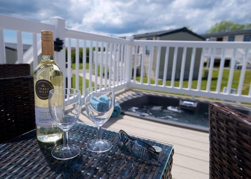 Grampound Our Goldfinch 1- Sleeps 2 Persons- Private Hot Tub-Pet Friendly-Tranquil Holiday Away From It All Yet Not Far From St Austell- The Holiday Home Has One Bedroom, Living And Dining Area, Equipped Kitchen-Decking-Outdoor Furniture-Fishing Lakes And More מראה חיצוני תמונה