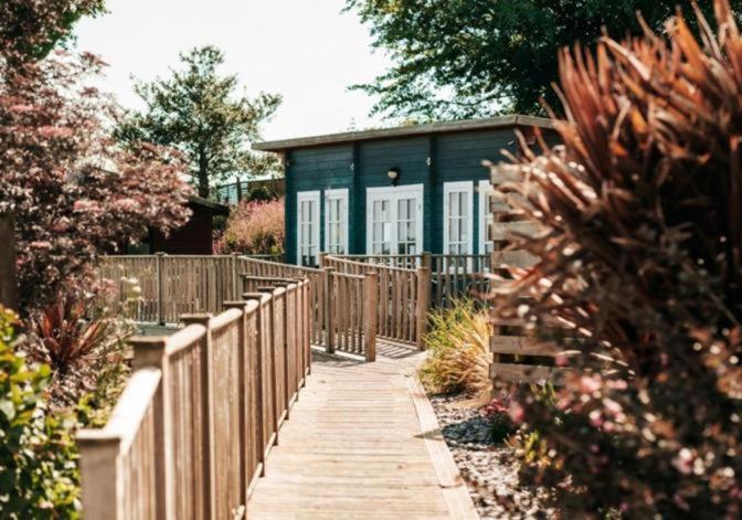 Grampound Our Goldfinch 1- Sleeps 2 Persons- Private Hot Tub-Pet Friendly-Tranquil Holiday Away From It All Yet Not Far From St Austell- The Holiday Home Has One Bedroom, Living And Dining Area, Equipped Kitchen-Decking-Outdoor Furniture-Fishing Lakes And More מראה חיצוני תמונה
